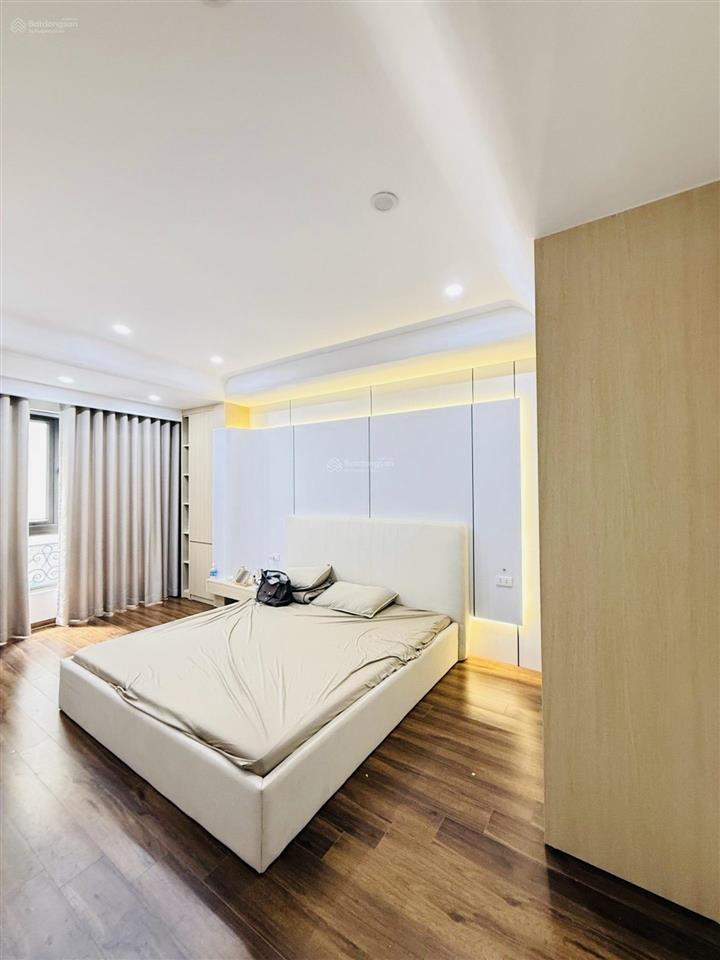 Hoàng hoa thám  ba đình  gần phố