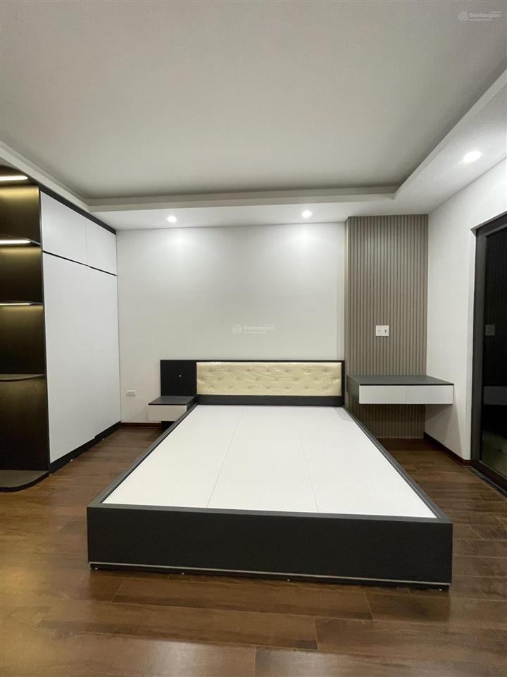Bán gấp nhà 55m2*5t 30m ô tô tránh 5pn. giá chỉ 7 tỉ