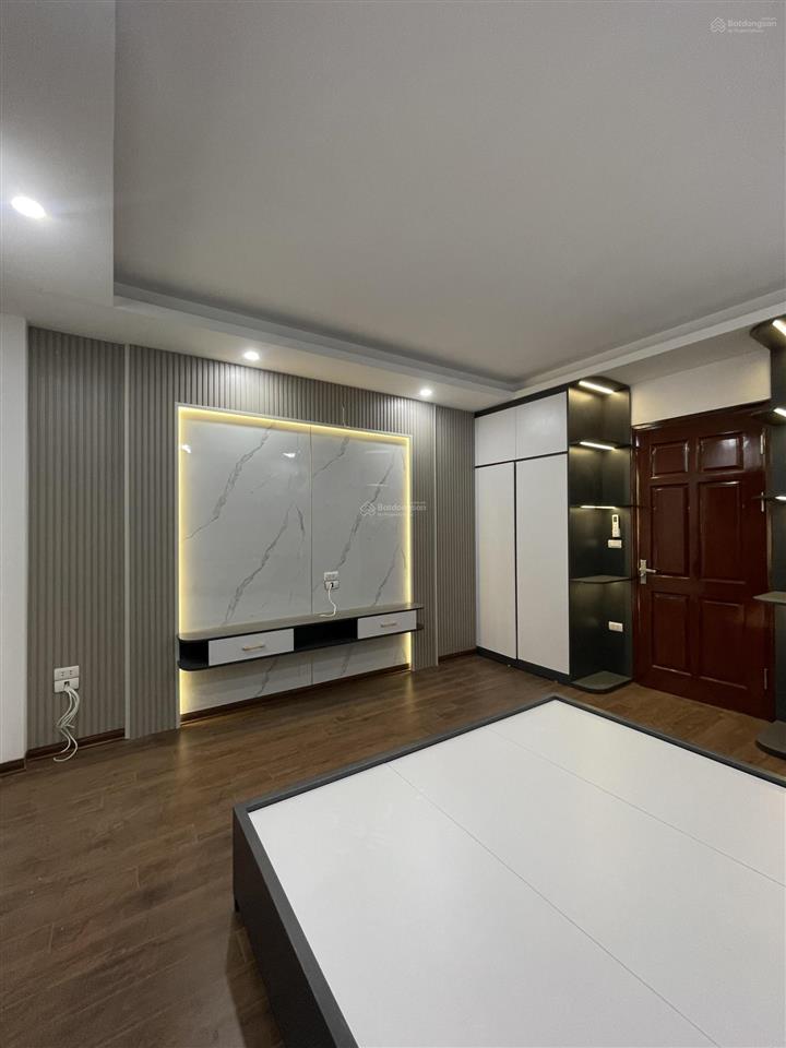 Bán gấp nhà 55m2*5t 30m ô tô tránh 5pn. giá chỉ 7 tỉ
