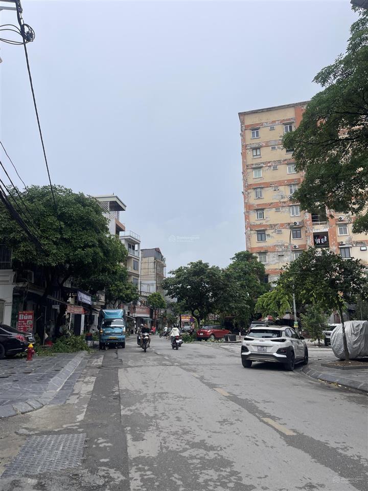 Bán đất kèm nhà tạm phân lô pháp vân hoàng mai 60m2 mt 5,6m lô góc ô tô tránh, giá 29 tỷ