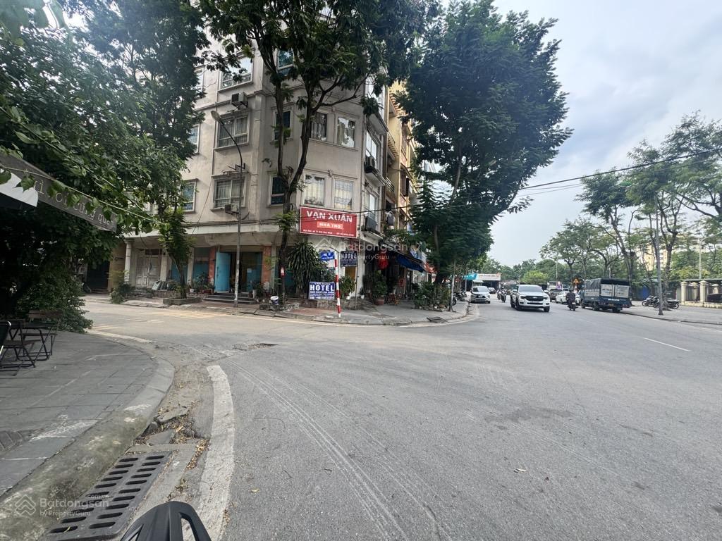 Bán đất kèm nhà tạm phân lô pháp vân hoàng mai 60m2 mt 5,6m lô góc ô tô tránh, giá 29 tỷ