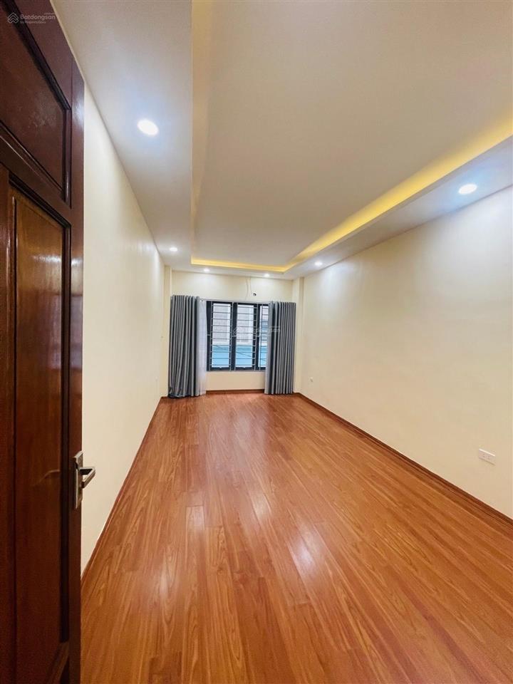 Bán nhà dân xây đẹp 6 tầng tại tứ hiệp  thanh trì. ô tô điện vf3 vào tận cửa. giá 6,8 tỷ