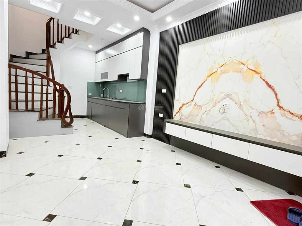 Bán nhà 5 tầng mới đẹp tt thanh trì  ở ngay  sổ đỏ  4 tỷ