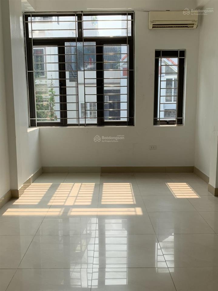 Cho thuê nhà 40m2 ngõ 69 phố bùi huy bích