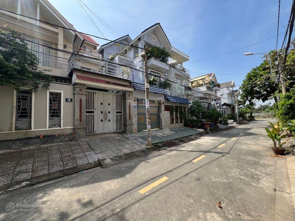 Bán nhà mới đẹp 100 m2  3 tầng  kdc gia hoà. đường 8m. nhỉnh 5 tỷ