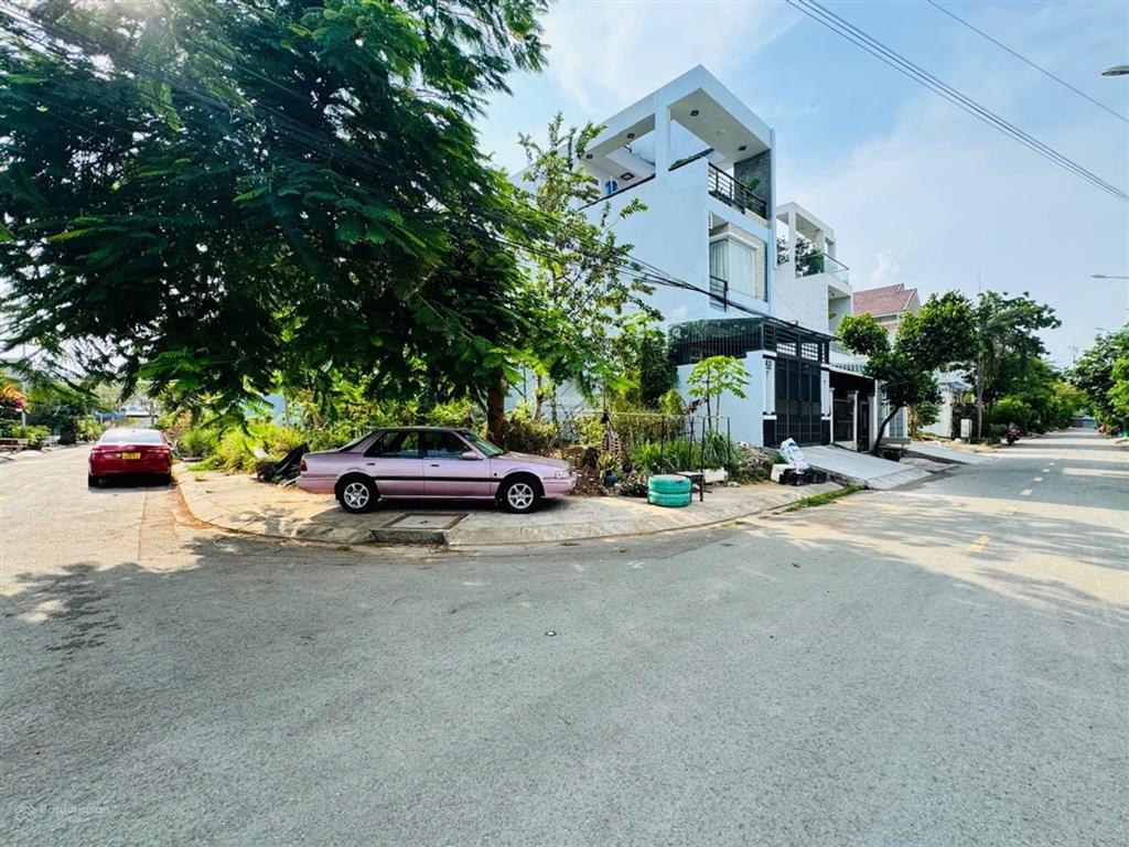 Bán nhà mới đẹp 100 m2  3 tầng  kdc gia hoà. đường 8m. nhỉnh 5 tỷ