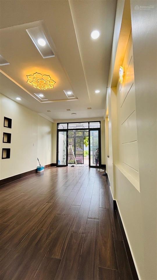 Nhà đẹp 4 tầng  dt 4x19 m2  đường 16m  kdc lê bôi  nhỉnh 8 tỷ xíu