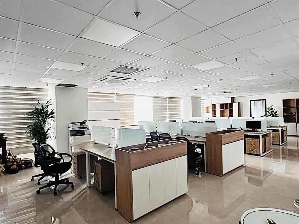 Bán sàn văn phòng đẹp tại geleximco 897 giải phóng. 76m2 full đồ chỉ 40tr/m2 chính chủ bán gấp
