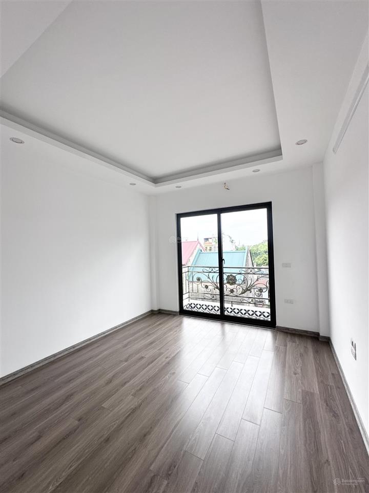 Cần tiền bán gấp! nhà đẹp đông mỹ, dt 62m, mặt tiền 7m. chỉ 6.4 tỷ. ô tô đỗ cửa.