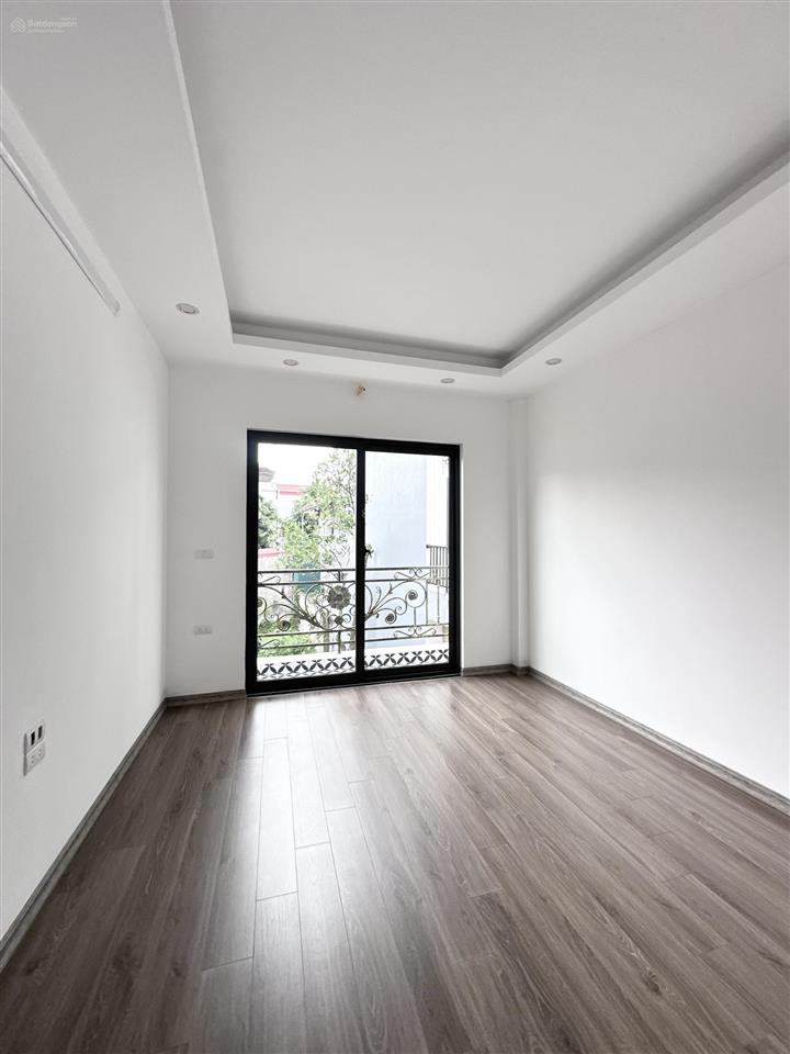 Cần tiền bán gấp! nhà đẹp đông mỹ, dt 62m, mặt tiền 7m. chỉ 6.4 tỷ. ô tô đỗ cửa.