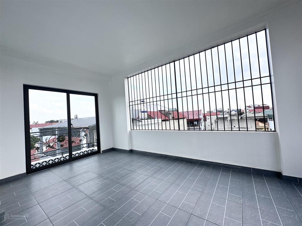 Cần tiền bán gấp! nhà đẹp đông mỹ, dt 62m, mặt tiền 7m. chỉ 6.4 tỷ. ô tô đỗ cửa.