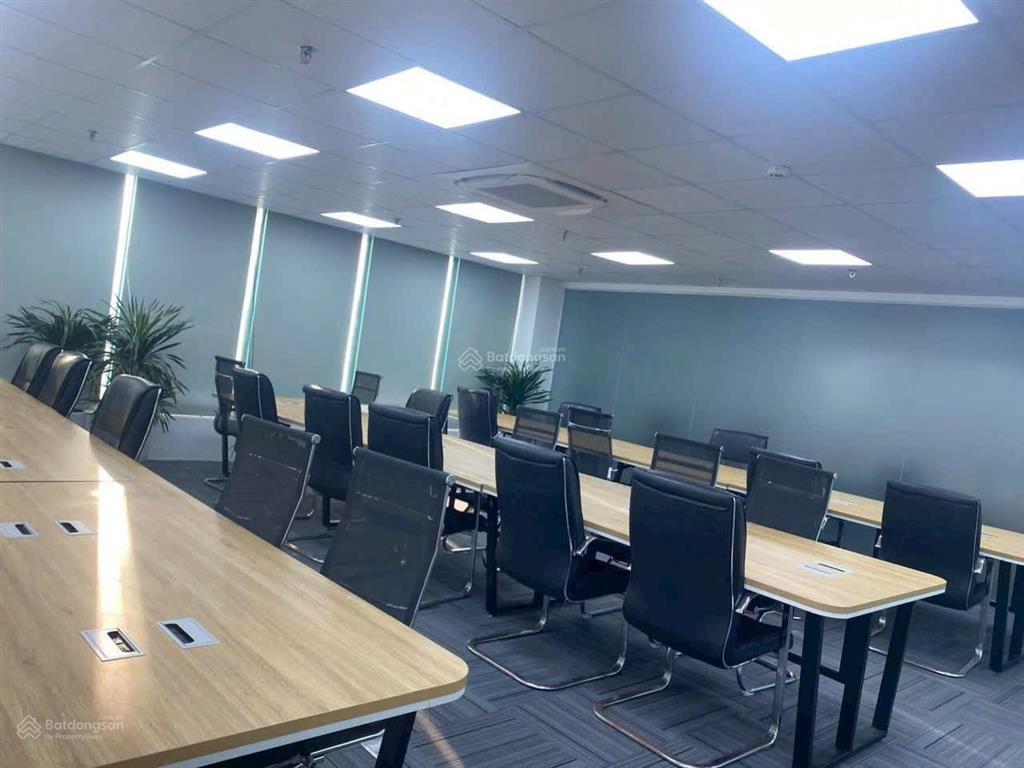 Chính chủ cần cho thuê văn phòng full đồ tầng 5, giá 280.000đ/m2. tại geleximco giải phóng