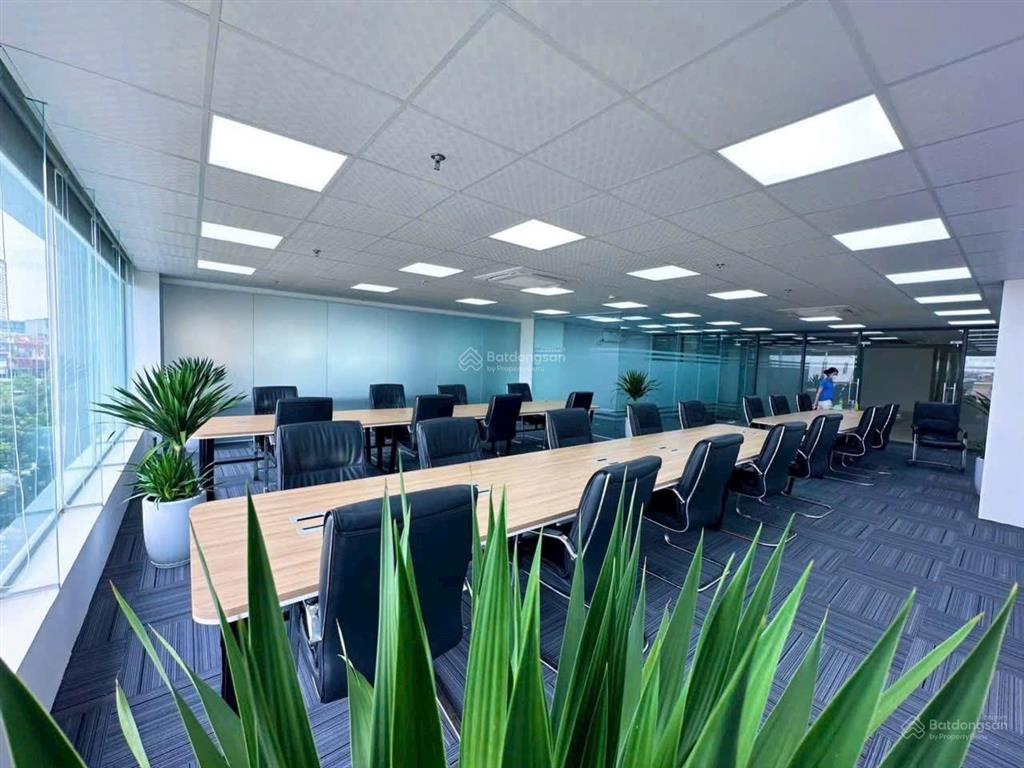 Chính chủ cần cho thuê văn phòng full đồ tầng 5, giá 280.000đ/m2. tại geleximco giải phóng