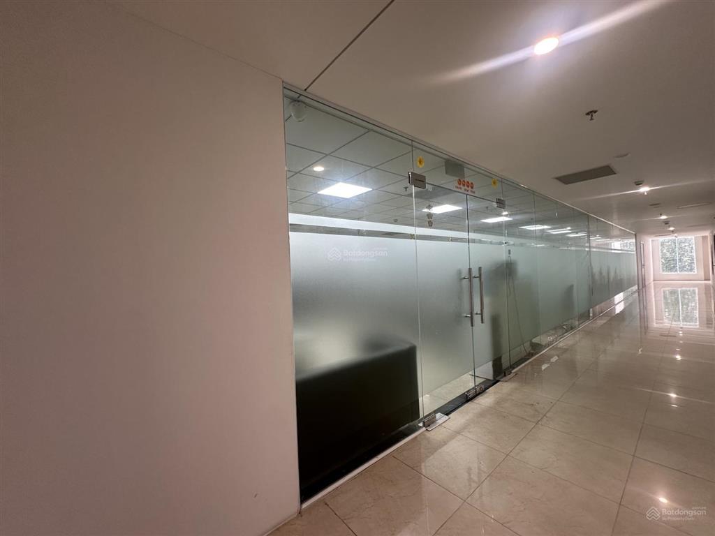 Chính chủ cần cho thuê văn phòng, giá 230.000đ/m2. tại geleximco giải phóng