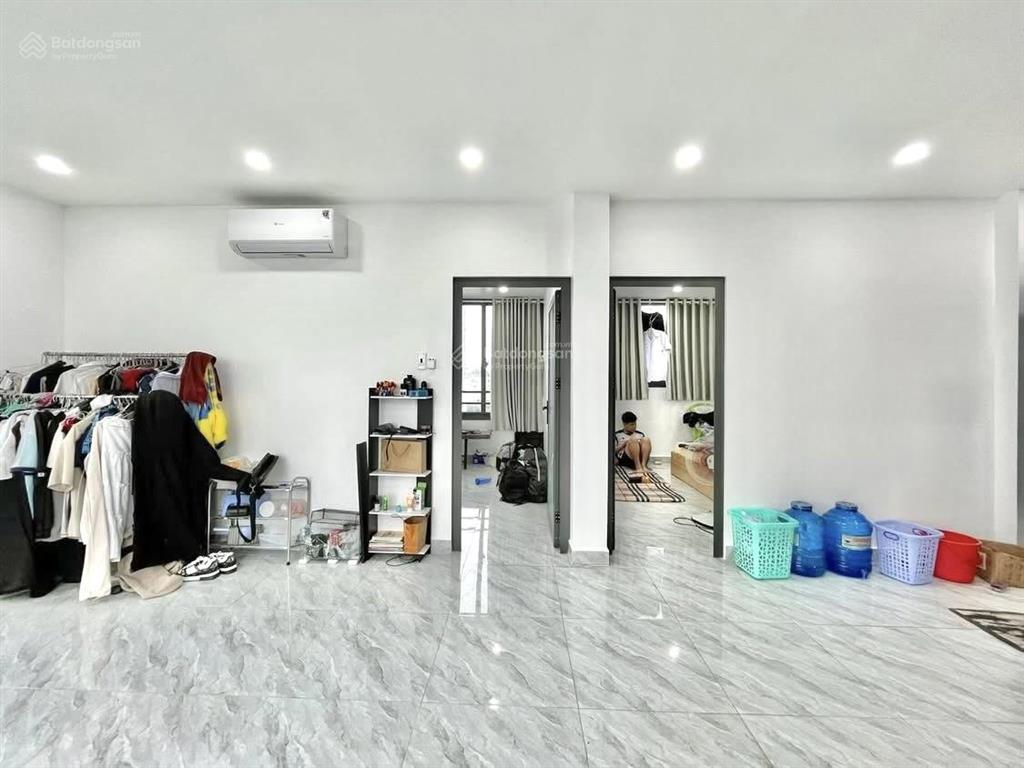 2 phòng ngủ cao cấp mới 100% full nội thất ngay sân bay