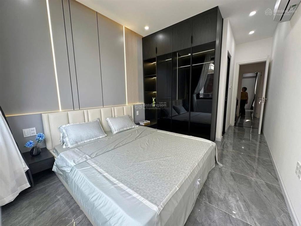 Nhà tây mỗ thang máy ngõ ô tô ở sướng 5.x tỷ
