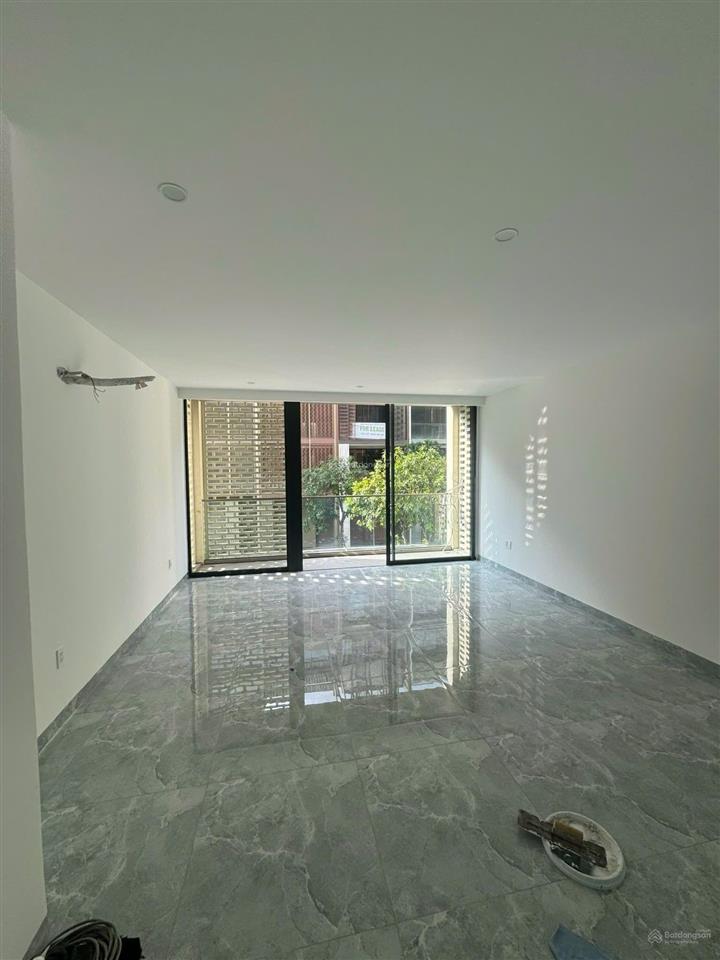 Giá tốt  cho thuê nhà phố soho hoàn thiện nội thất cơ bản ngay trục đường wiyo complex
