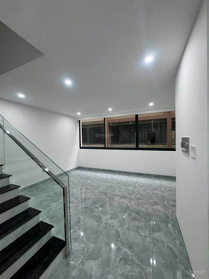 Giá tốt  cho thuê nhà phố soho hoàn thiện nội thất cơ bản ngay trục đường wiyo complex
