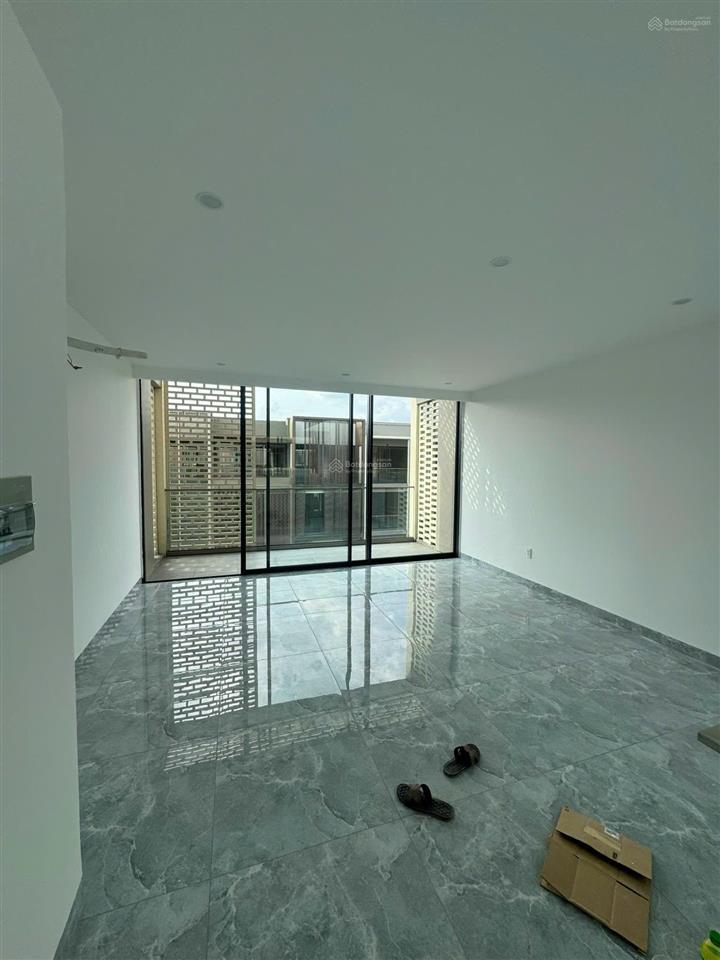 Giá tốt  cho thuê nhà phố soho hoàn thiện nội thất cơ bản ngay trục đường wiyo complex