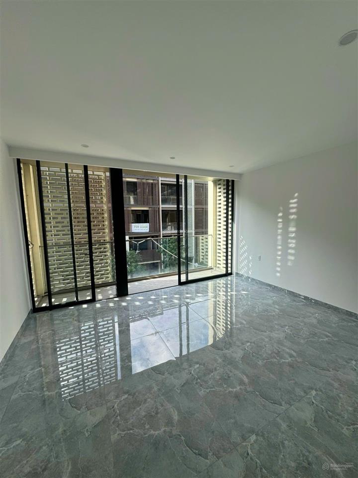 Giá tốt  cho thuê nhà phố soho hoàn thiện nội thất cơ bản ngay trục đường wiyo complex