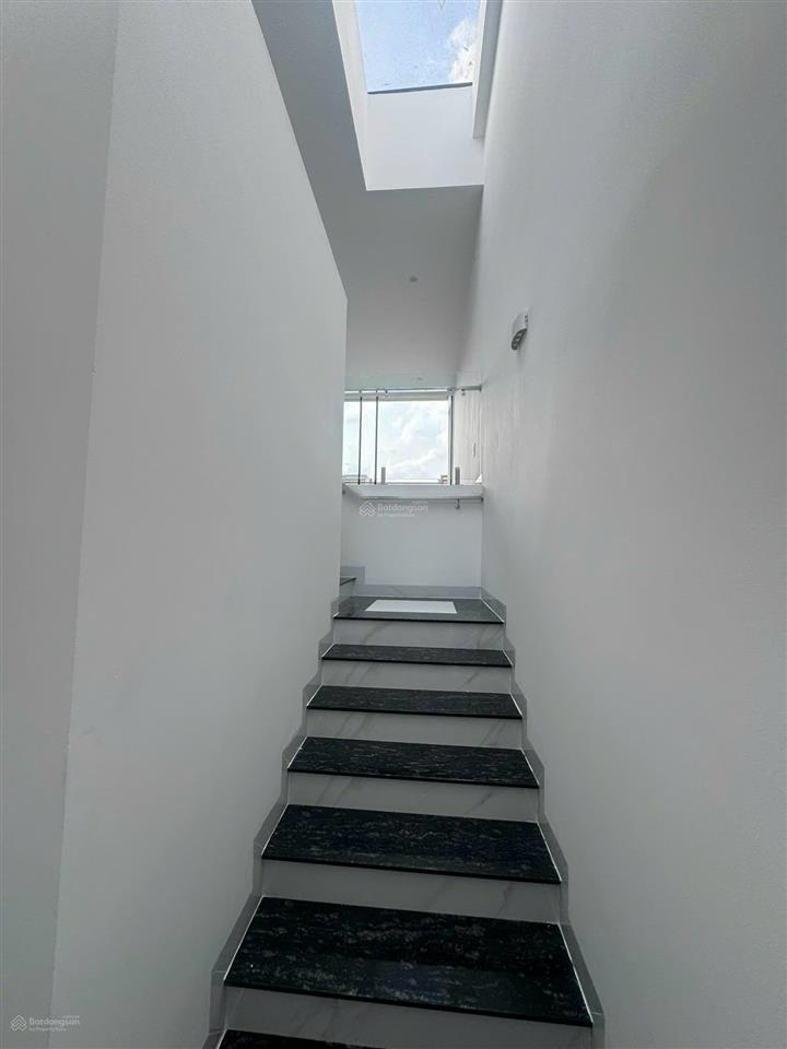 Giá tốt  cho thuê nhà phố soho hoàn thiện nội thất cơ bản ngay trục đường wiyo complex