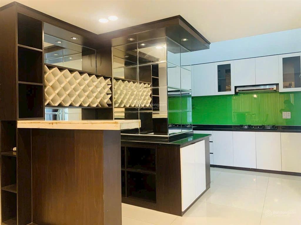 Cho thuê căn hộ duplex 230m25pn, rộng rãi trần cao thoáng mát, đầy đủ nội thất