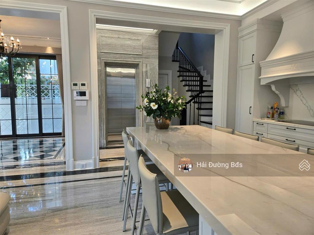 Hoa phượng 145m2, mặt tiền 14m, xây dựng trên 270m2, song lập không chung tường, nội thất âu 20 tỷ.