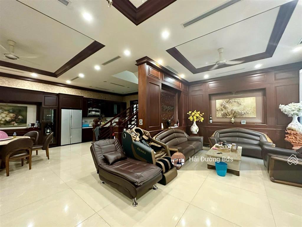 Căn chuẩn sl anh đào 201m2, mt 14,8m, không chung tường, như đơn lập. vị trí đẹp, ngay chu huy mân
