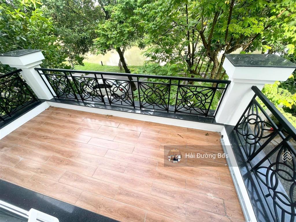 Tin chuẩn sl giá rẻ nhât trước cửa là công viên, xây dựng 290m, sân rộng thoáng giá thiện chí có tl