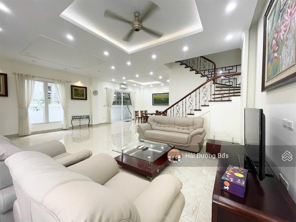 Tin chuẩn sl giá rẻ nhât trước cửa là công viên, xây dựng 290m, sân rộng thoáng giá thiện chí có tl