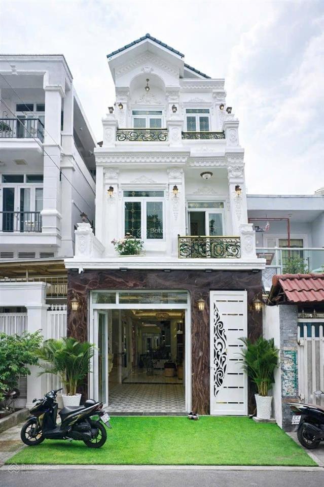 Nhà phố tân cổ điển  gần phú mỹ hưng  5x19  3 tầng  xe hơi đổ cửa  nhỉnh 8 tỷ