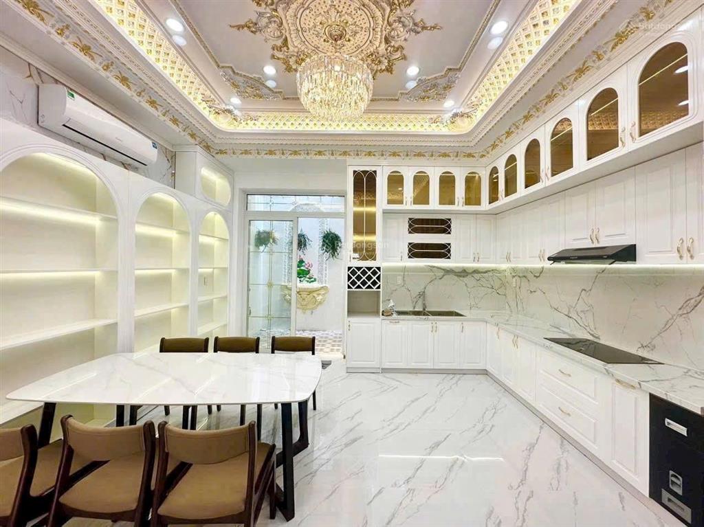 Nhà phố tân cổ điển  gần phú mỹ hưng  5x19  3 tầng  xe hơi đổ cửa  nhỉnh 8 tỷ