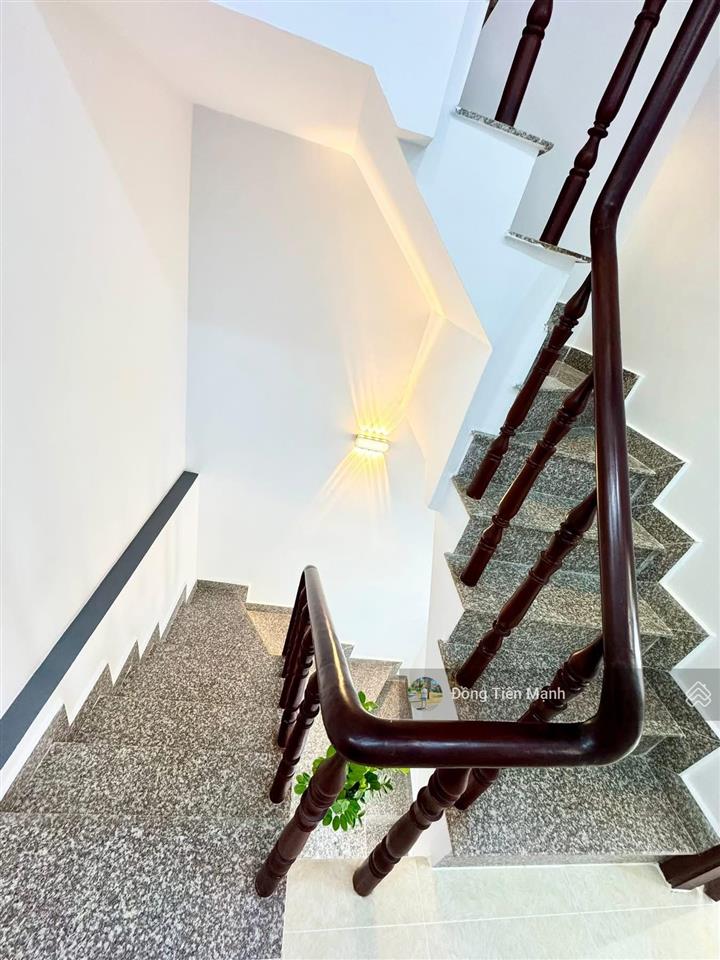 Nhà mới ở ngay  4x9  3 tầng  không ngập  ngay cầu phú xuân  nhỉnh 2 tỷ