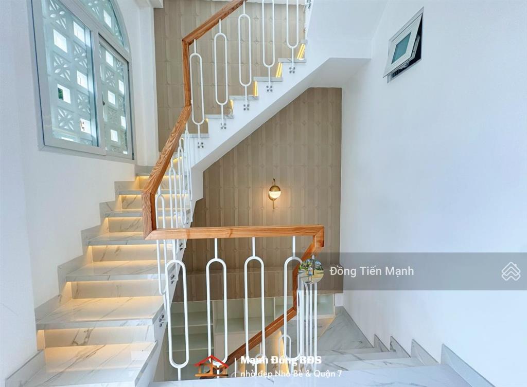 Nhà ngang 6m bề thế  phòng ngủ rộng  cách 50m ra mặt tiền  gần ubnd quận 7