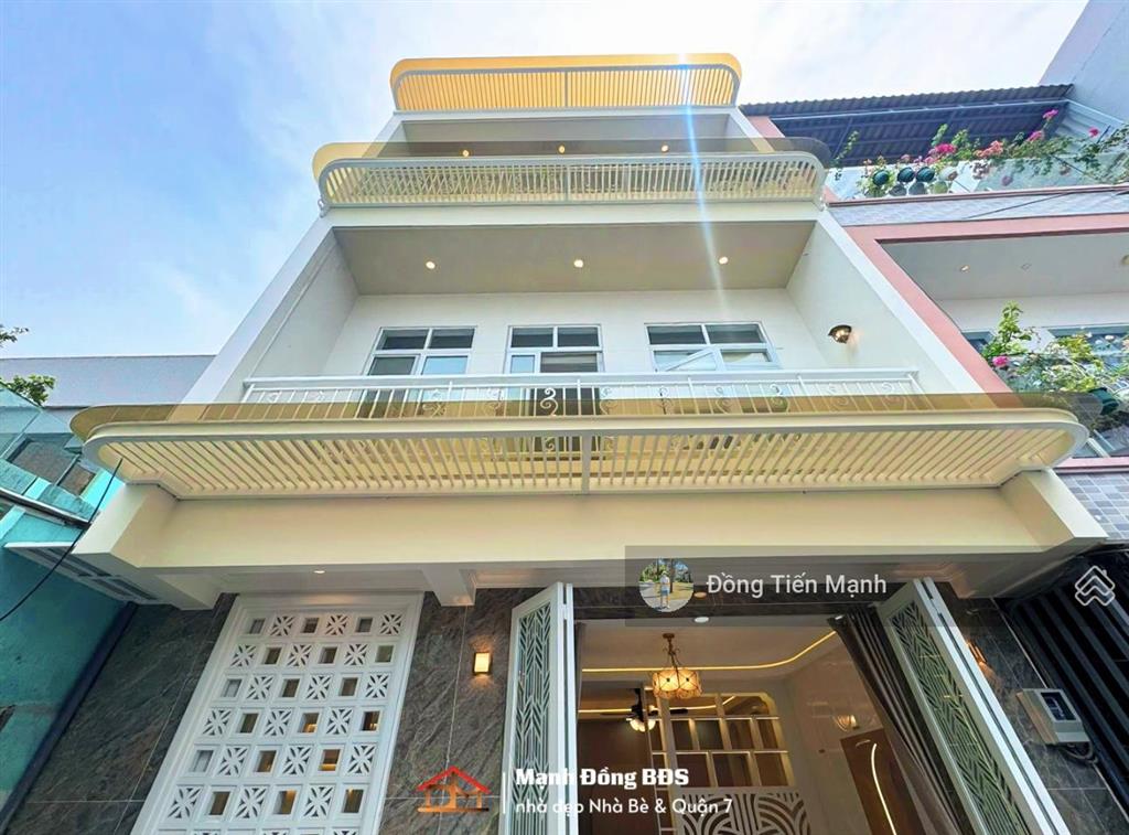 Nhà ngang 6m bề thế  phòng ngủ rộng  cách 50m ra mặt tiền  gần ubnd quận 7