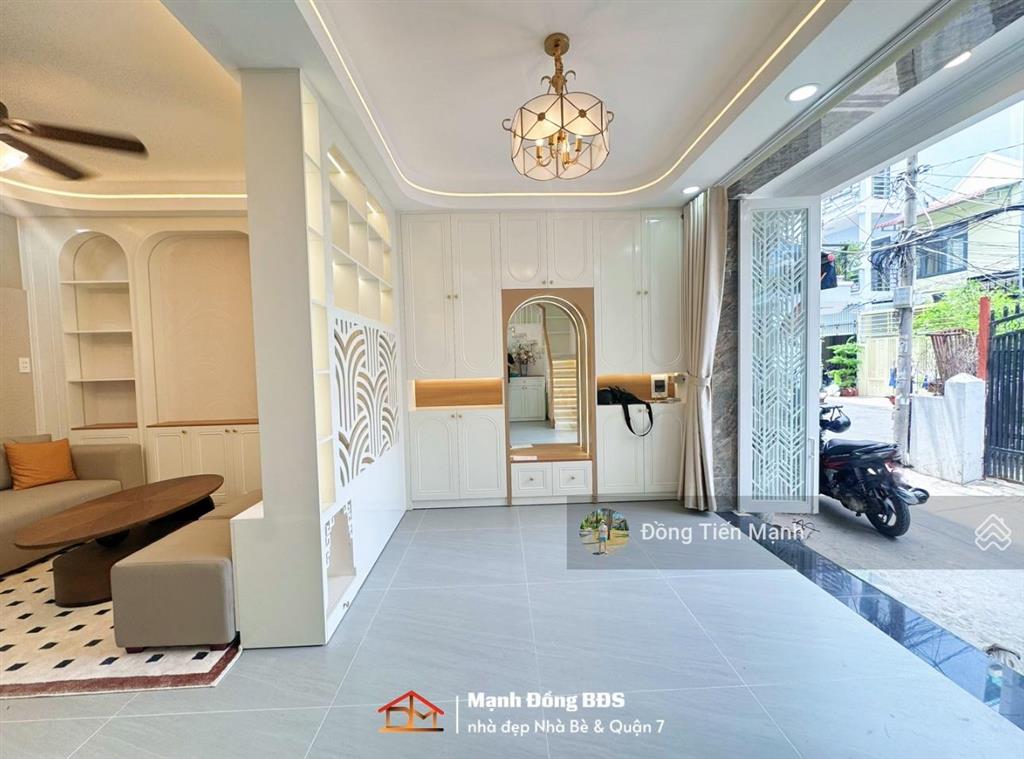 Nhà ngang 6m bề thế  phòng ngủ rộng  cách 50m ra mặt tiền  gần ubnd quận 7