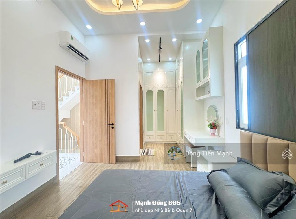 Nhà ngang 6m bề thế  phòng ngủ rộng  cách 50m ra mặt tiền  gần ubnd quận 7