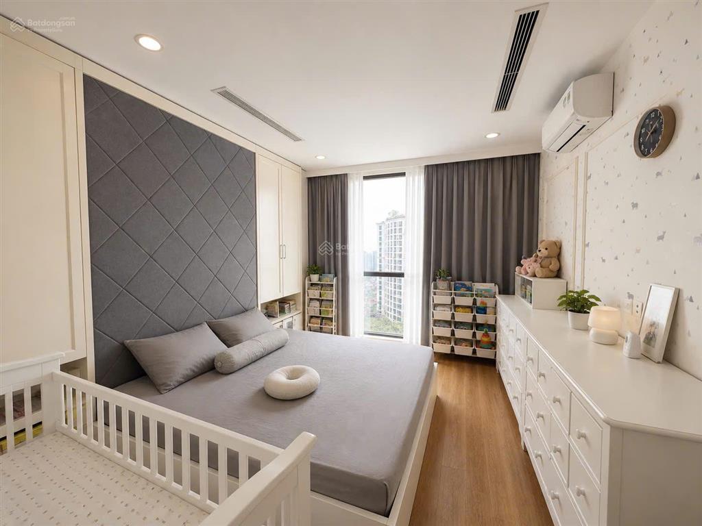 Bán căn 3 phòng ngủ toà r6 royal city, view quảng trường
