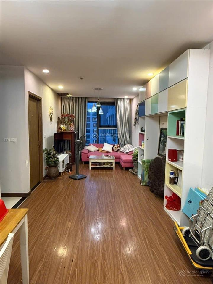 Bán căn 2 phòng ngủ 2 vệ sinh, tầng cao, eco green city