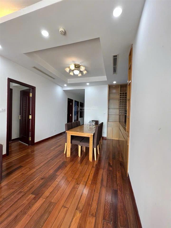 Bán căn 2 phòng ngủ, 2 ban công nhỏ