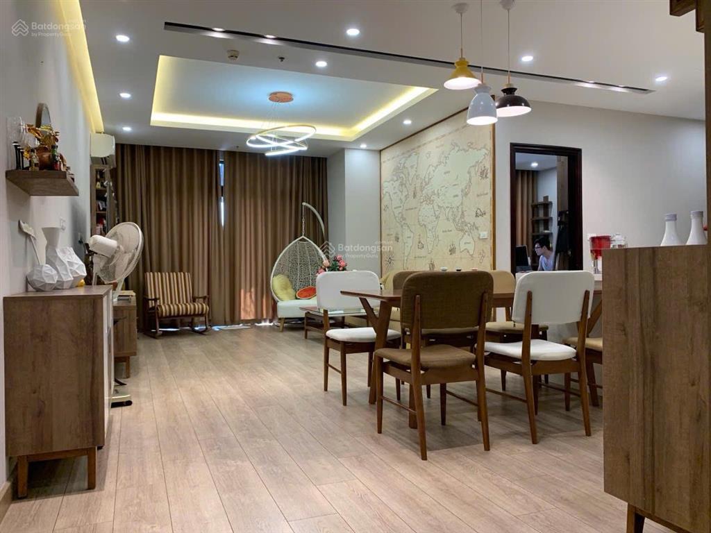 Bán căn hộ 2 phòng ngủ sáng tòa r2
