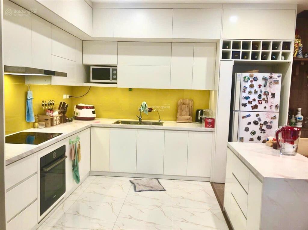 Bán căn hộ 2 phòng ngủ sáng tòa r2