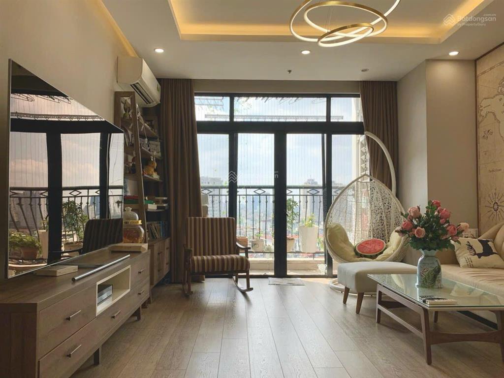 Bán căn hộ 2 phòng ngủ sáng tòa r2