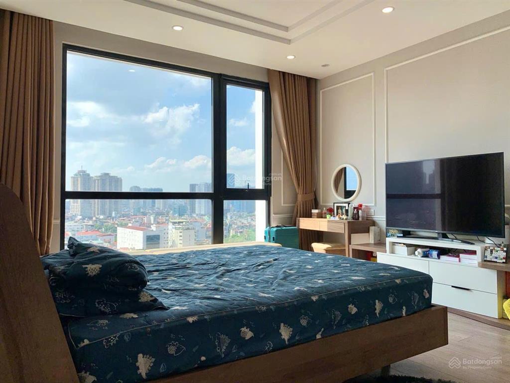 Bán căn hộ 2 phòng ngủ sáng tòa r2