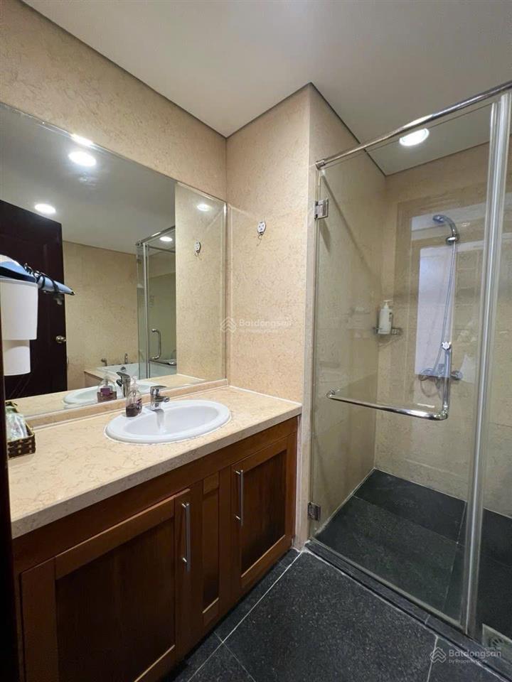 Bán căn 2 phòng ngủ, tòa r4b giá tốt