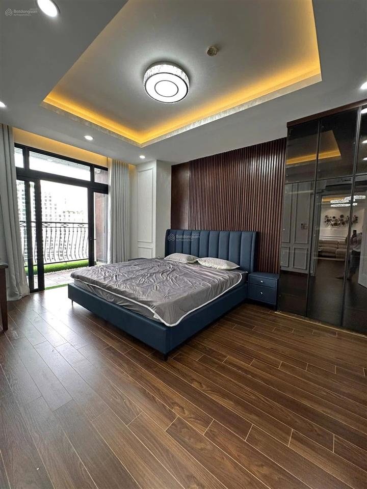 Bán căn đập thông 233m2 view quảng trường tại tòa r5 royal city