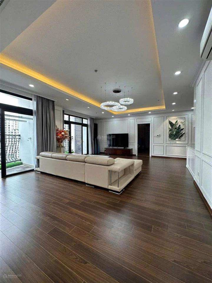 Bán căn đập thông 233m2 view quảng trường tại tòa r5 royal city