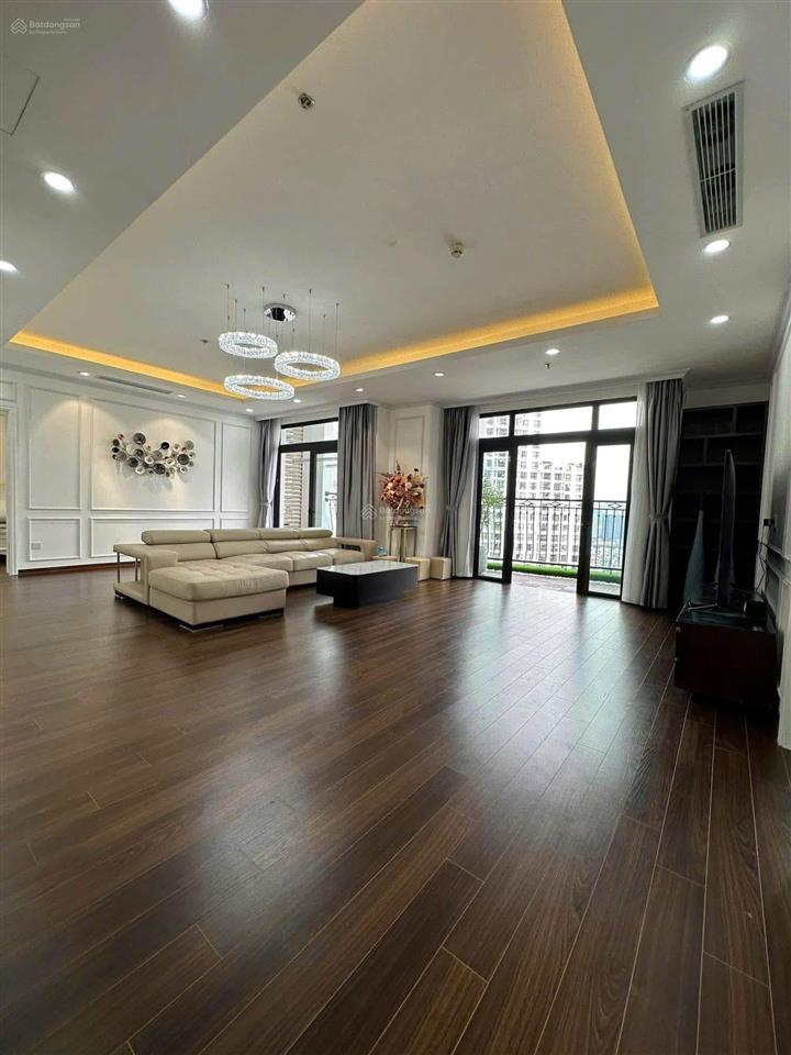 Bán căn đập thông 233m2 view quảng trường tại tòa r5 royal city