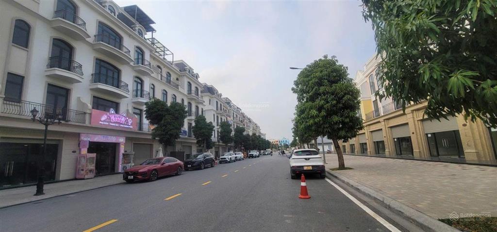 Hot hàng hiếm bán căn kinh đô không số đối diện vincom cần bán, giá 22,x tỷ