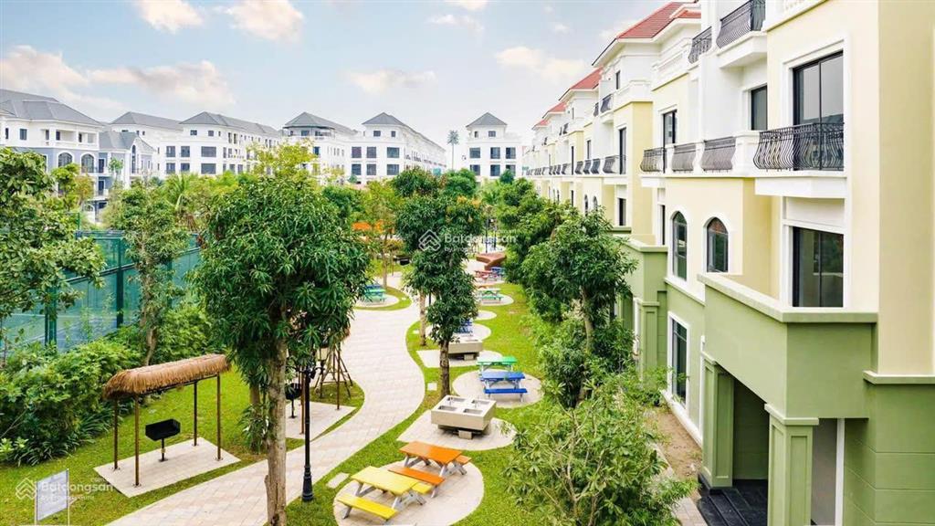 8,5 tỷ bán gấp 70 m2 san hô, sẵn sổ đỏ lâu dài, cạnh biển hồ tạo sóng 18ha, công viên
